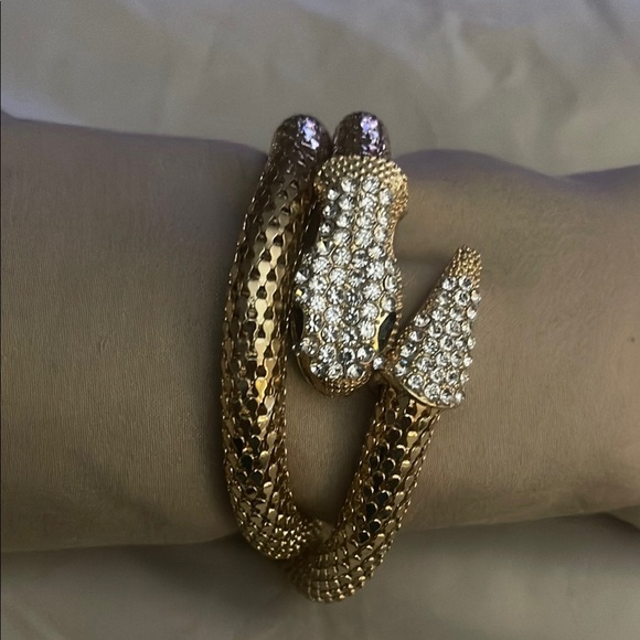 Jewelry - Elegant Gold Snake Bracelet